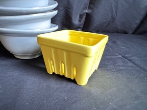 lot 177 image: 4 Sur La Table Grey Cereal Bowls and Yellow Ceramic Berry Bowl
