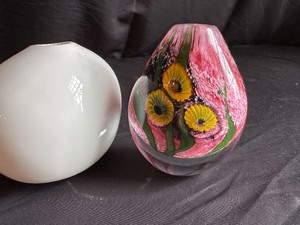 lot 178 image: 2 Bud Vases - 1 White and Robert Eikert Contemporary Art Glass Bud Vase