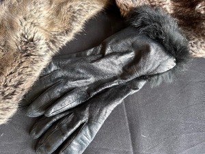 lot 185 image: Ladies Leather Rabbit Fur Lined Gloves, Faux Fur Scarf, and Faux Fur Wine Bottle Bag
