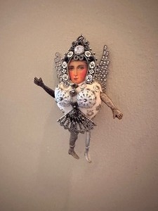 lot 32 image: Diorama Angel from Secret Heart Gallery by B.J. Christofferson