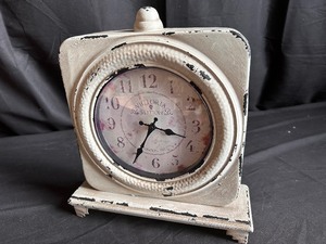 lot 42 image: Stonebriar Victoria Station Square Tabletop Clock