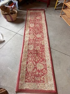 lot 55 image: Safavieh Heirloom Collection Runner