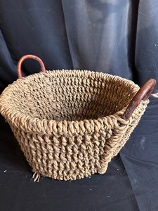 lot 72 image: Large Round Seagrass Wicker Basket with Wooden Handles