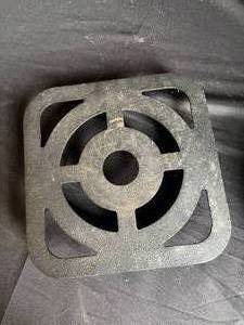 lot 240 image: Cast Iron Lot - Out Set Shrimp Grill Pan and Lodge Cast Iron pan with Cast Iron Trivet