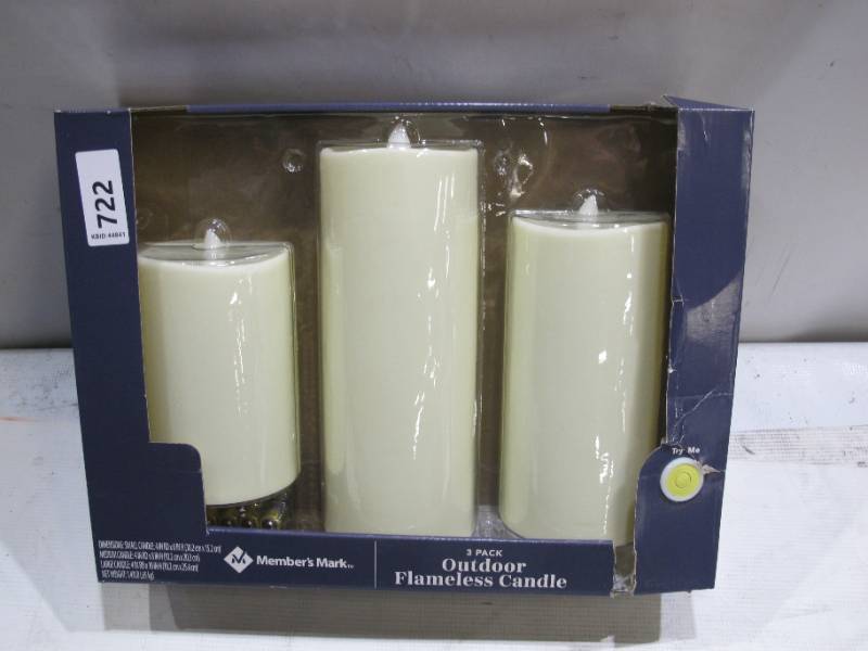 lot 472 image: Members Mark 3-Pack Outdoor Flameless Candle