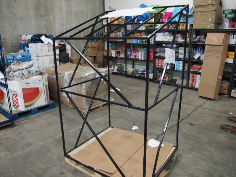 lot 106 image: Welded Metal Frame Built Fit Onto Pallets - Perfect for Projects