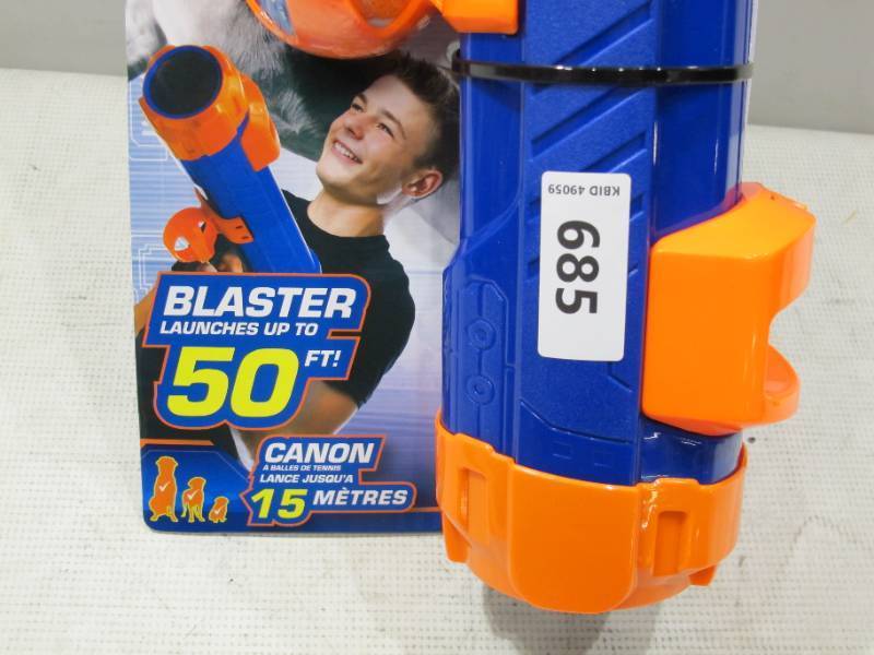 lot 307 image: NEW NERF Dog Tennis Ball Blaster with 1 Blaster Reload