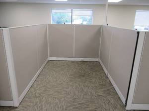 lot 79 image: 6 Panel Sectioned Office Cubicle in Beige