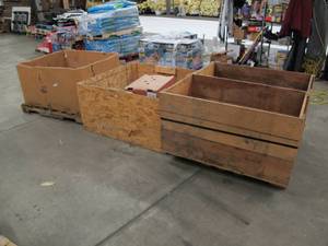 lot 425 image: Miscellaneous Large Storage Containers - Wood and Heavy Duty Cardboard