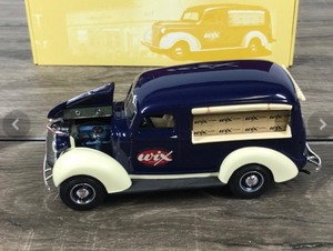 lot 117 image: 1999 First Gear Wix Filters 1939 Chevrolet Canopy Panel Car 132 scale die cast