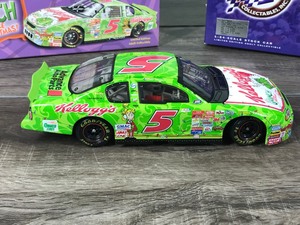 lot 124 image: 2000 Nascar Action Racing Collectibles Terry Labonte Monte Carlo #5 Kellogs  The Grinch 124 scale die cast stock car