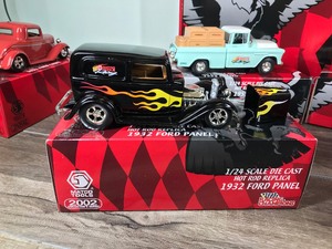 lot 134 image: 2002 Racing Champions 6 Car Hot Rod Replica Collector Set 124 Scale