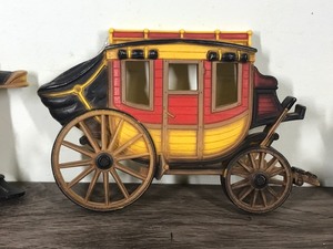 lot 180 image: HOMCO Vintage 1975 3 Piece Wall Plaques-Trian, Trolley & Carriage #7361