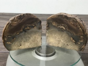 lot 187 image: 2 - Large agate pieces