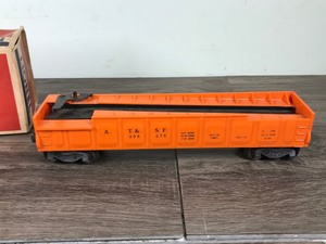 lot 200 image: Vintage Lionel Electric Train - Operating Barrel Car in Original Box #3562-75