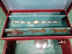 lot 13 image: jewelry box of jewelry and more