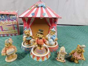 lot 19 image: 1995 Circus Tent collectors set with extra bears