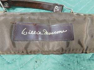 lot 23 image: Pool cue with case