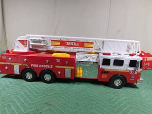 lot 27 image: Lg 2008 Tonka fire rescue truck