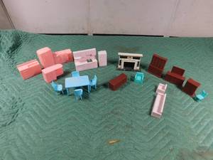 lot 58 image: Vintage doll furniture