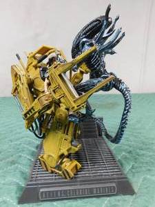 lot 61 image: Aliens Colonial Marine figurine