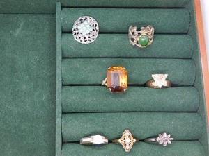 lot 72 image: 7 Rings