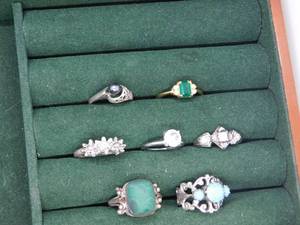 lot 74 image: 7 rings