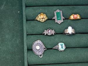 lot 81 image: 7 Rings