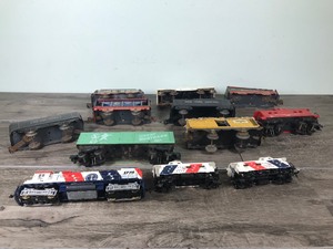 lot 210 image: Vintage Train Pieces (12 pieces total)