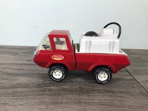 lot 227 image: Tonka Red Fire Truck Pump Action Squirts Water 1975 Vintage Pressed Steel Toy