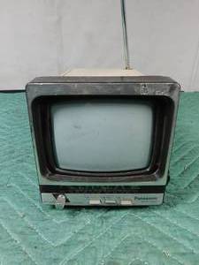 lot 290 image: Vintage Panasonic mini Tv