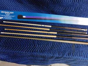 lot 291 image: 4 Pool sticks, pool stick rest and a 48 black light fixture