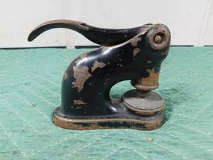 lot 302 image: Vintage notary stamper