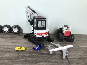 lot 270 image: E35 Bobcat Excavater, 2 Planes, 1 metal Car, S185 Skidster