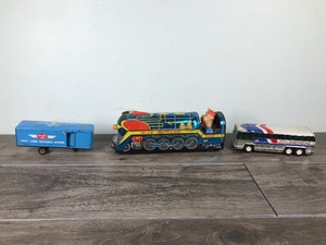 lot 271 image: 3 - Vintage Collectible Toy Vehicles