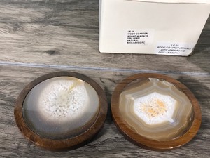 lot 328 image: Wood Coaster Round with Agate Disc 80mm Natural
