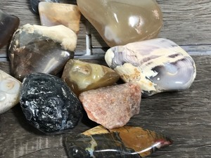 lot 330 image: Lot of Polished Rocks with Agates