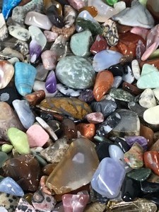 lot 338 image: Lot of Polished Rocks with Agates