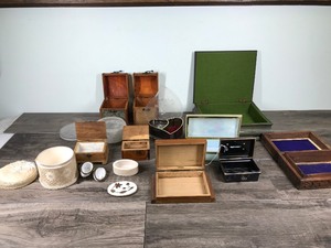 lot 344 image: Lot of Boxes  Trinket Boxes