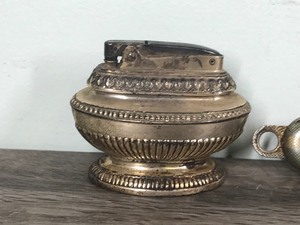 lot 357 image: 4 - Vintage Collectible Lighters