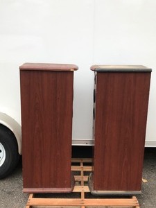 lot 408 image: Techwood Tower Speakers