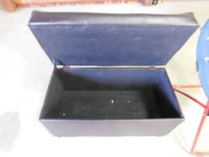 lot 6 image: Bunjo folding chair and cushioned bench with storage compartment