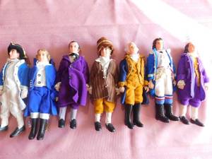 lot 374 image: 7 PresidentColonial vintage dolls
