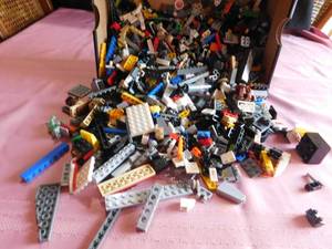 lot 380 image: Box of legos
