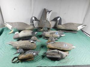 lot 386 image: Tote of 9 decoys with weights