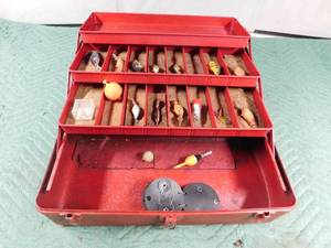 lot 391 image: Vintage tackle box of tackle