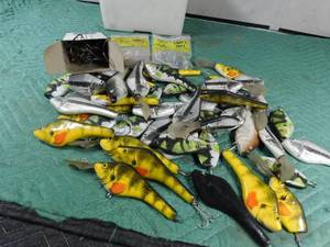lot 393 image: Lg Fish lures to put together with tails and hooks