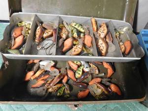 lot 398 image: 2 Vintage tackle boxes with lures to put together