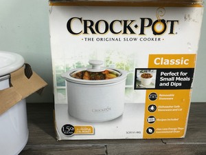 lot 427 image: 1.5 Quart Crock Pot Slow Cooker with Original Box