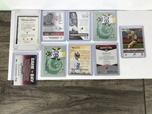 lot 461 image: 9 - Collectible Football Cards